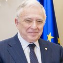 Mugur Isărescu